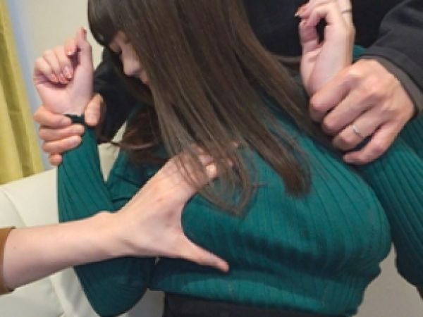 【巨乳妻のNTR】『ダメ…挿れちゃダメぇ…！』夫にそそのかされた友人が、巨乳人妻を誘惑！嫌がりながらも、チンポを擦られて感じ始め、結局生挿入で激ピストン！！