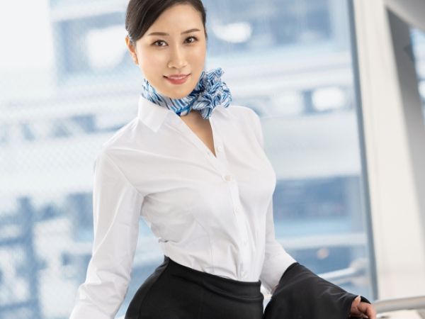 【CAの危険な性活】『フライト中も我慢できないの♡』性に貪欲な美熟女CAが、夫もセフレも置いてけぼり！機内で見つけた好みの男と生ハメ濃厚セックス！空の上で淫らに乱れる！