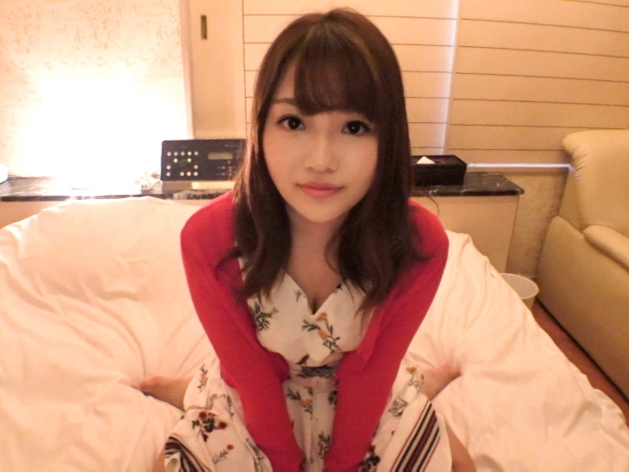 【キュートな娘の騎乗位乱れ狂い】ビンビンチンコでおマンコを激突き！悶えながら腰を振る姿がエロ可愛い！感じまくる表情と激しいピストンにメロメロ必至！！♡