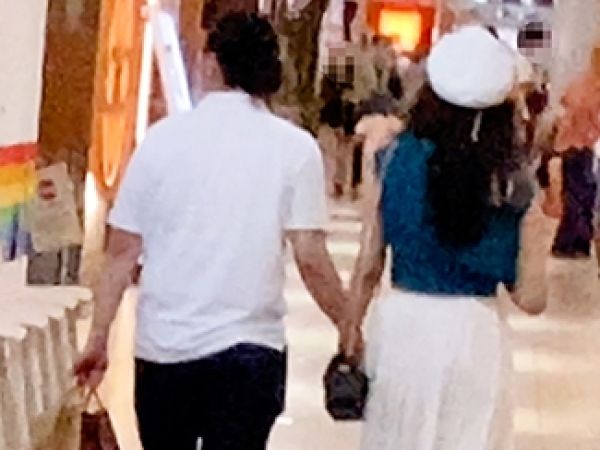 【若妻の危険な浮気】「旦那には内緒…」デート中に誘惑され、旦那に電話しながら他人のチ○ポでイキ乱れる!スリルと快楽に溺れる人妻の淫らな姿がエロすぎる!!