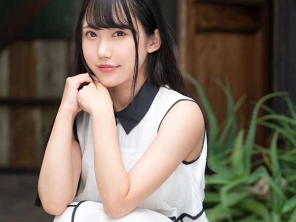 【小柄な美人妻の秘密】『壊れちゃう…』華奢なカラダを激しく突かれ、ピンクの蜜壺から大洪水！��感すぎる人妻が潮吹きまくりで悶絶♡