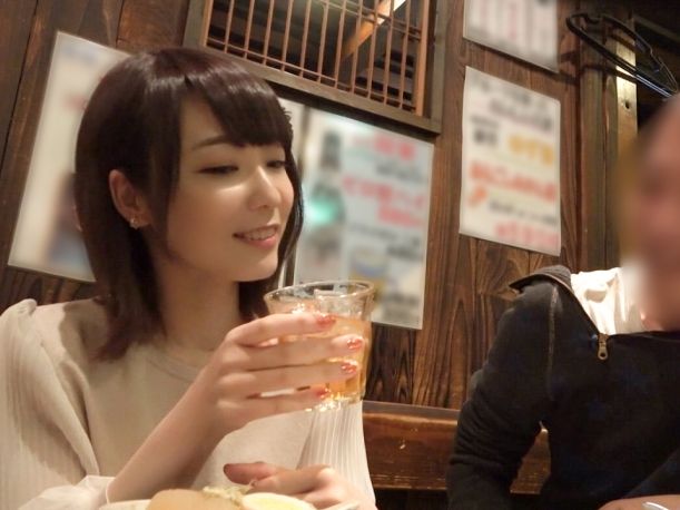 【スレンダーOLの裏の顔】新宿でナンパした美人OLがホテルで本性むき出し！乳首攻めで敏感に反応し、マ●コびしょ濡れ！清楚な見た目とギャップありまくりのドエロ娘とヤリまくり！