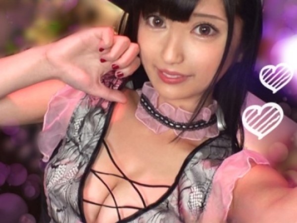 【メイドカフェの裏側】『お客様、ご主人様…もっと下さい…』スレンダー美少女メイドがコスプレ姿で生チ○ポに夢中！店では見せない淫乱モードで、チ○ポを求めまくる姿は必見！！♡