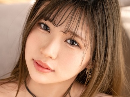 【爆乳美女の淫らな誘惑】『もっと…欲しい…』色気たっぷりのキスで男を惑わす巨乳美女が、チンポをねっとりフェラ！顔面に飛び散る男汁で恍惚の表情♡ 濃厚プレイで男を骨抜きにする！！