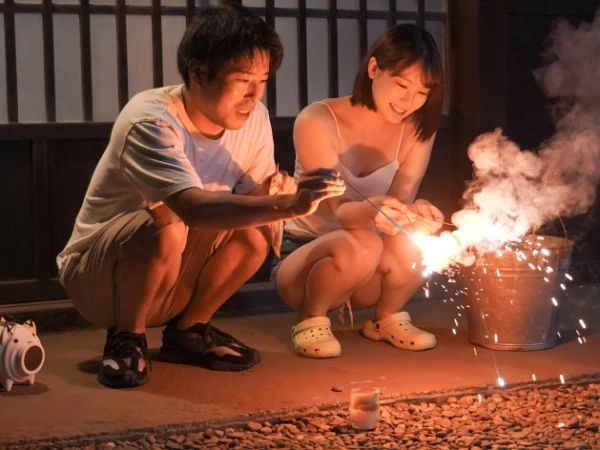 【夏休みの禁断ラブ】『久しぶり…でも、我慢できない』田舎で再会した幼馴染と、汗だくで求め合う甘々セックス！互いの体を貪り、暑い夜を熱く燃やす♡