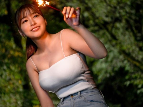 【田舎で咲く禁断の恋】『東京じゃ味わえない…』巨乳娘が田舎で出会った野性的な男と、ひと夏の情熱的なワンルーム同棲！見知らぬ土地で芽生えた危険な関係が、彼女の体を熱く燃え上がらせる！♡