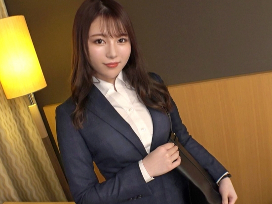 【若妻の危険なバイト】『バレたら離婚…』30代とは思えない美ボディ人妻が、夫に内緒でAV出演！Tバックから溢れる美尻を揺らし、見知らぬ男にオマンコを激しく突かれる！