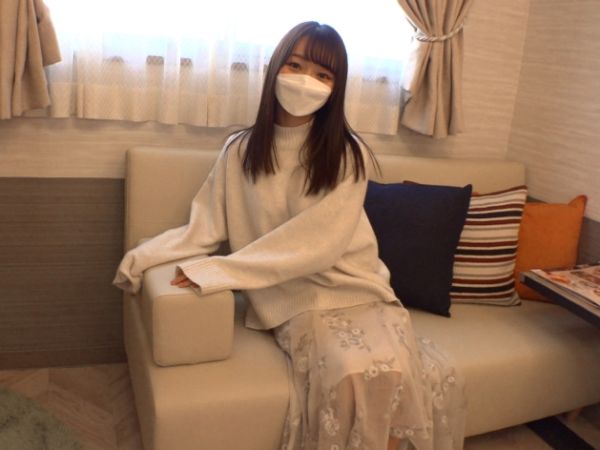 【裏切りイチャラブ配信】『彼氏じゃ物足りないの…』感度抜群の素人美少女が、彼氏に内緒で生ハメSEXを配信！甘い声で「もっと…」とおねだりする姿がエロかわいい♡