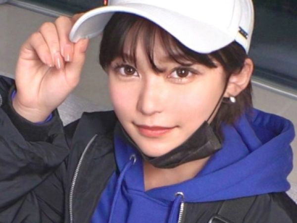 【センズリ鑑賞】「見てて…」と懇願する男たち！素人娘が恥らいながらもチ○ポをじっと見つめ、興奮して濡れちゃう！？ 思わず触れたくなる勃起チ○ポにドキドキ♡