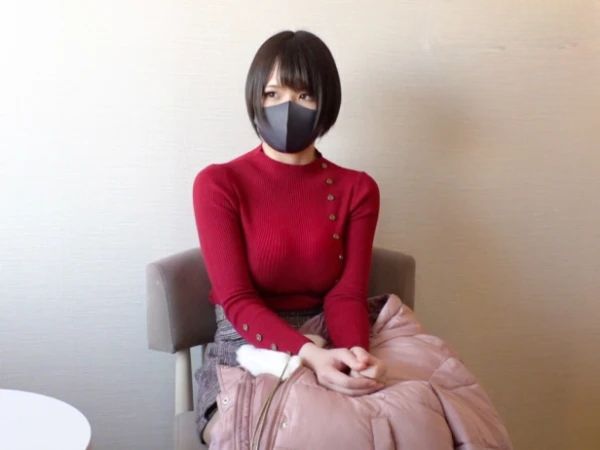 【爆乳ナースをゲット！】街中で見つけたショートカットの看護師さん、謝礼金に釣られてホテルで生ハメSEX！デカ乳揺らして感じまくり、圧巻のパイズリでチンコを挟み込む♪