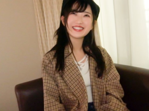 【童顔美少女の膣奥激突き】キュートな顔して感じまくり！ビンビンチンコでバコバコピストンされ、喘ぎ声が止まらない！正常位で激しく突かれて、美少女のカラダがトロけちゃう♡